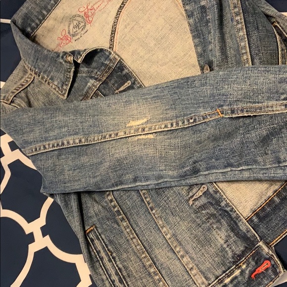Gap women’s denim jacket. Like new! - Picture 4 of 5